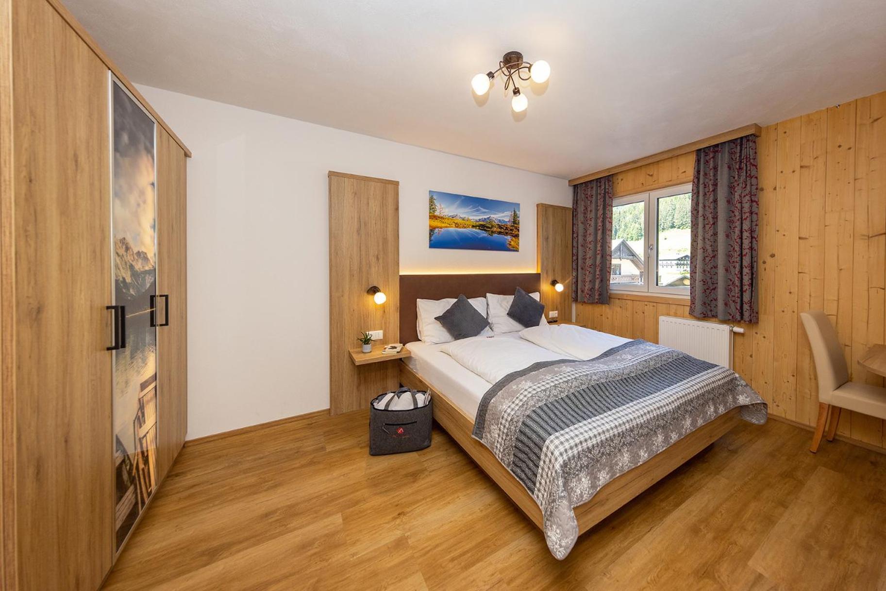 Apart- Und Wellnesshotel Dachsteinresort Russbach am Pass Gschutt Bagian luar foto