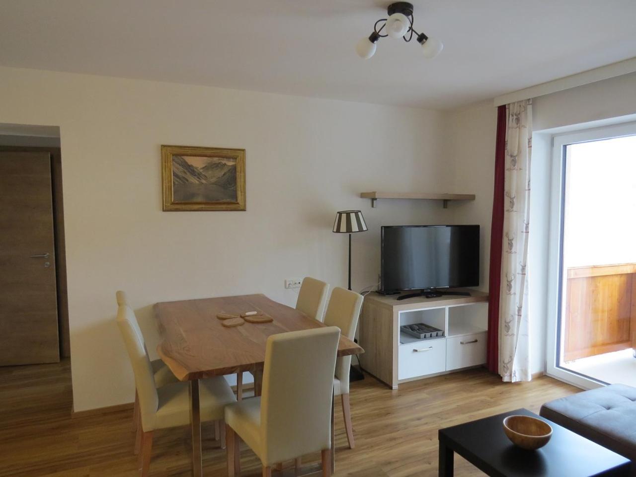 Apart- Und Wellnesshotel Dachsteinresort Russbach am Pass Gschutt Bagian luar foto